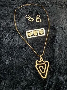 Soft Power Gold Jewelry Set Tanya’s Creations Brooch Arrowhead Necklace Clover